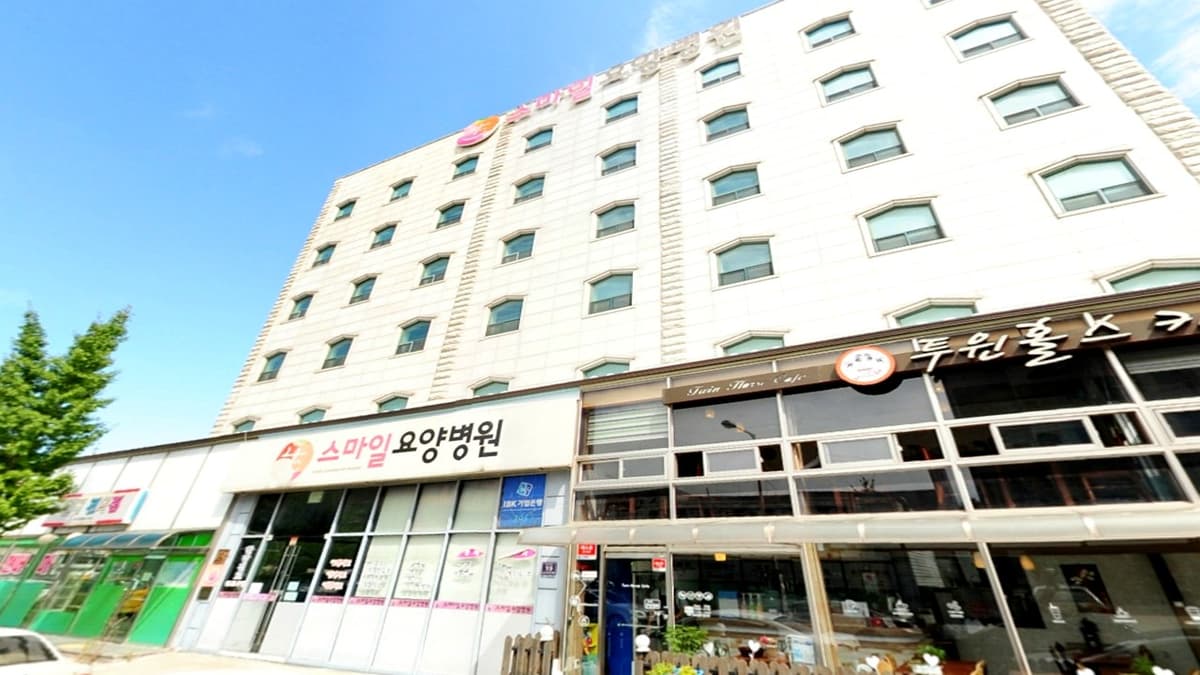 시흥우리장례식장 건물 입구 시흥우리장례식장 외관 전경