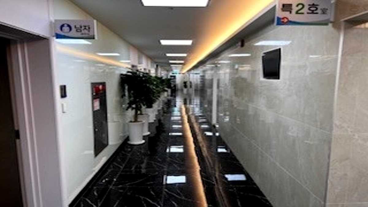 한사랑요양병원 장례식장 깔끔한 내부 복도 한사랑요양병원 장례식장 복도 내부