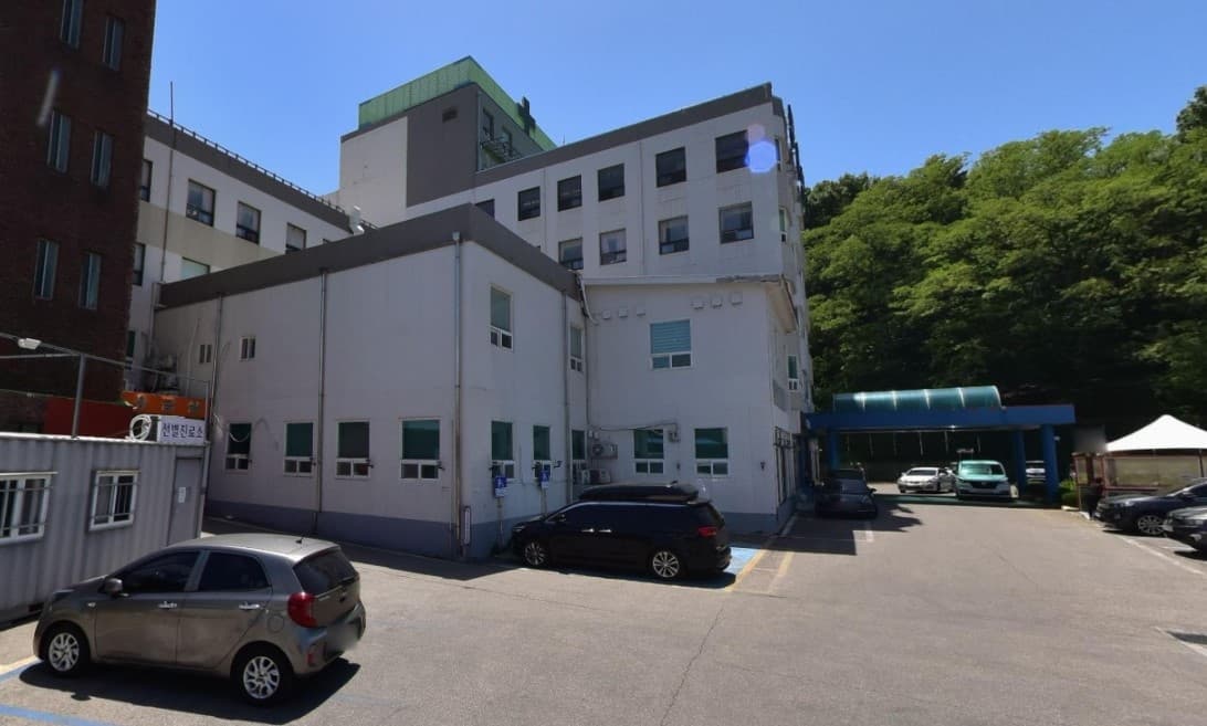동해동인병원장례식장 넓은 주차 공간 동해동인병원장례식장의 주차 공간.