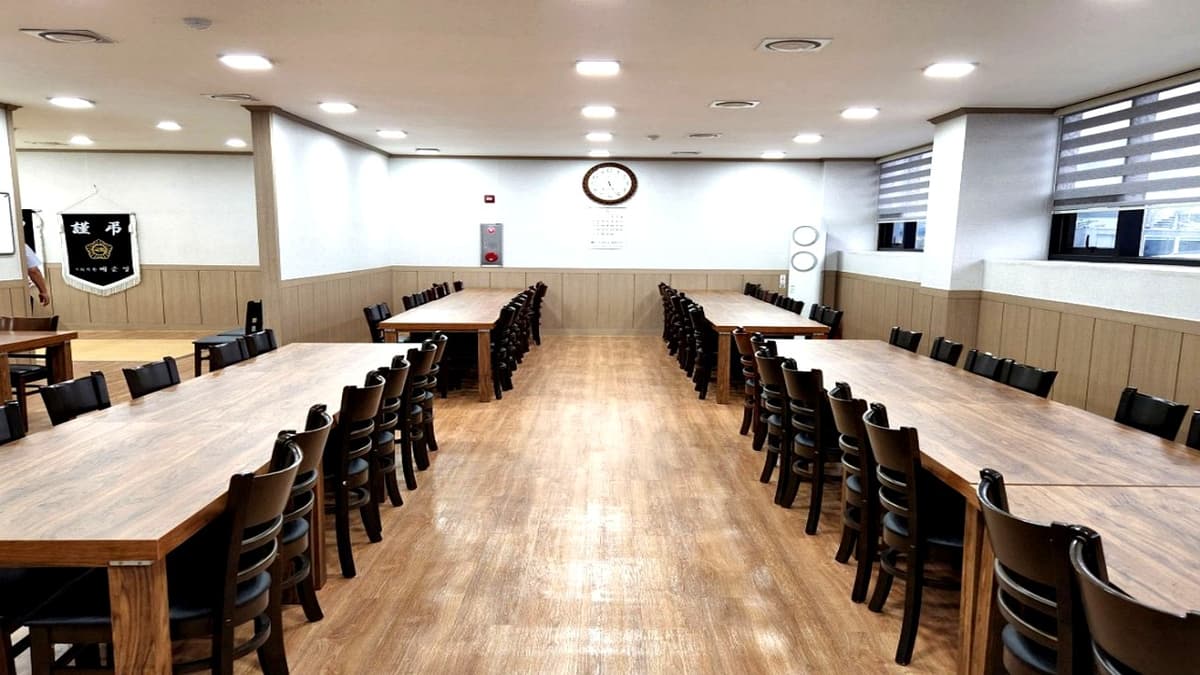 서해장례문화원 조문객 식사 공간 서해장례문화원 식당 내부