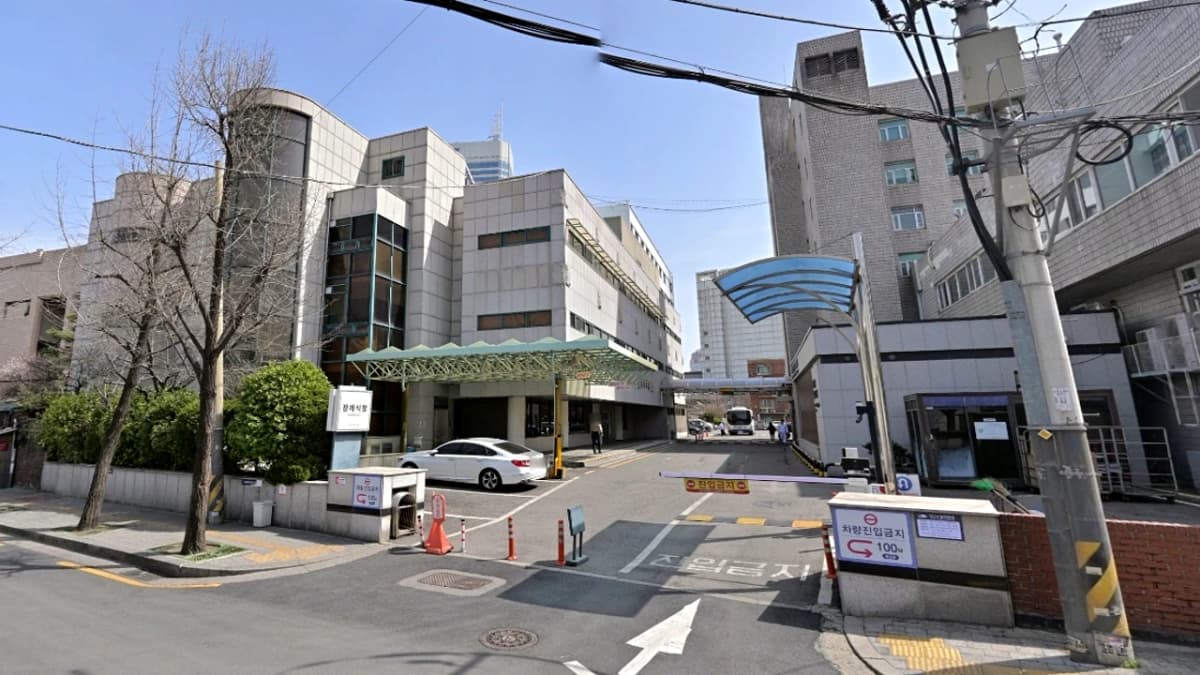 국립중앙의료원장례식장 외관과 진입로 전경 국립중앙의료원장례식장 외부와 차량 진입로 모습