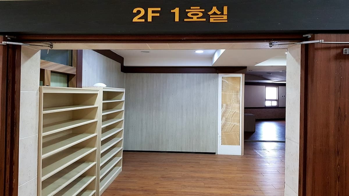 인천삼성장례문화원 2층 복도 2층 복도와 신발장