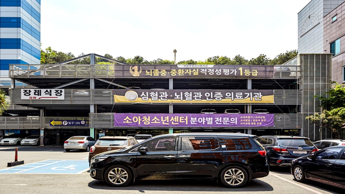 장례식장 전용 주차 공간 뉴고려병원장례식장 주차장 전경