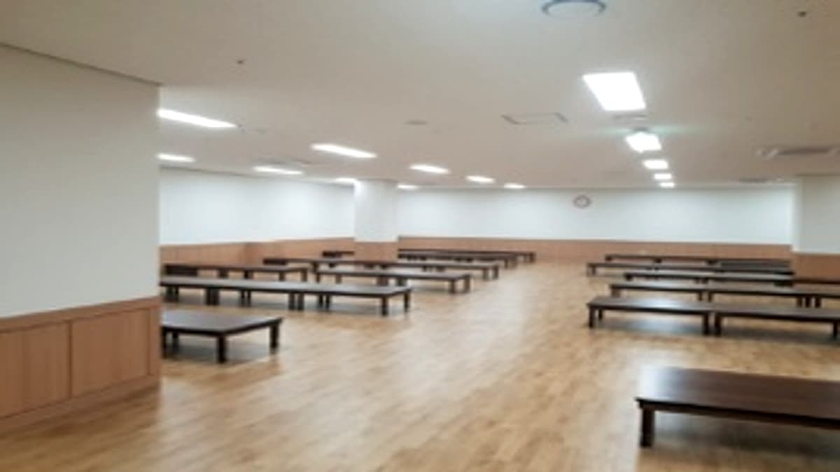 단체 이용 가능한 넓은 식사실 안성병원 장례식장 식사 공간