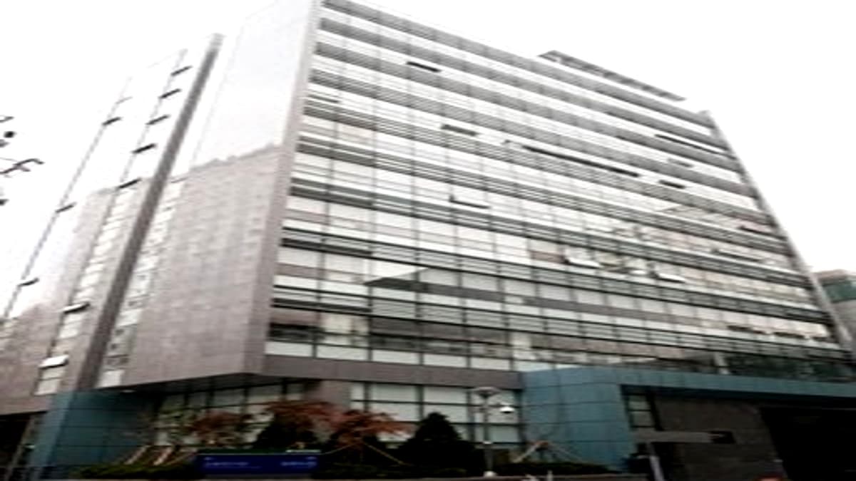 서울 강동구 강동성심병원 장례식장 건물 전경 강동성심병원 장례식장이 위치한 건물 외관