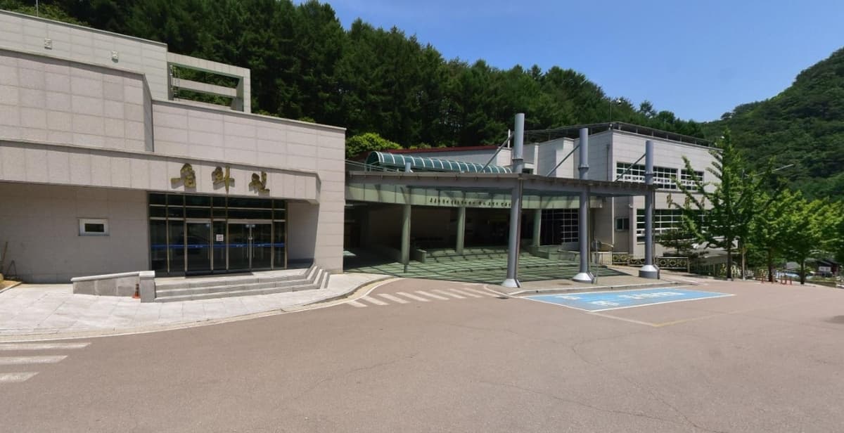 하늘내린도리안승화원 정문과 외관 하늘내린도리안승화원 입구 전경.