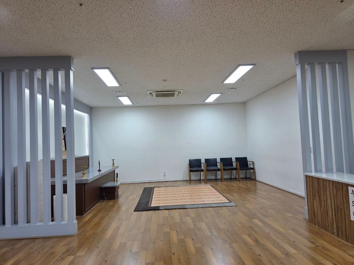 선한병원장례식장 빈소 내부 헌화 및 예식 공간 선한병원장례식장 빈소 내부와 예식 공간