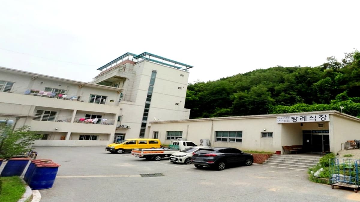 파라밀장례식장의 넓은 외관 파라밀장례식장 외관 전경