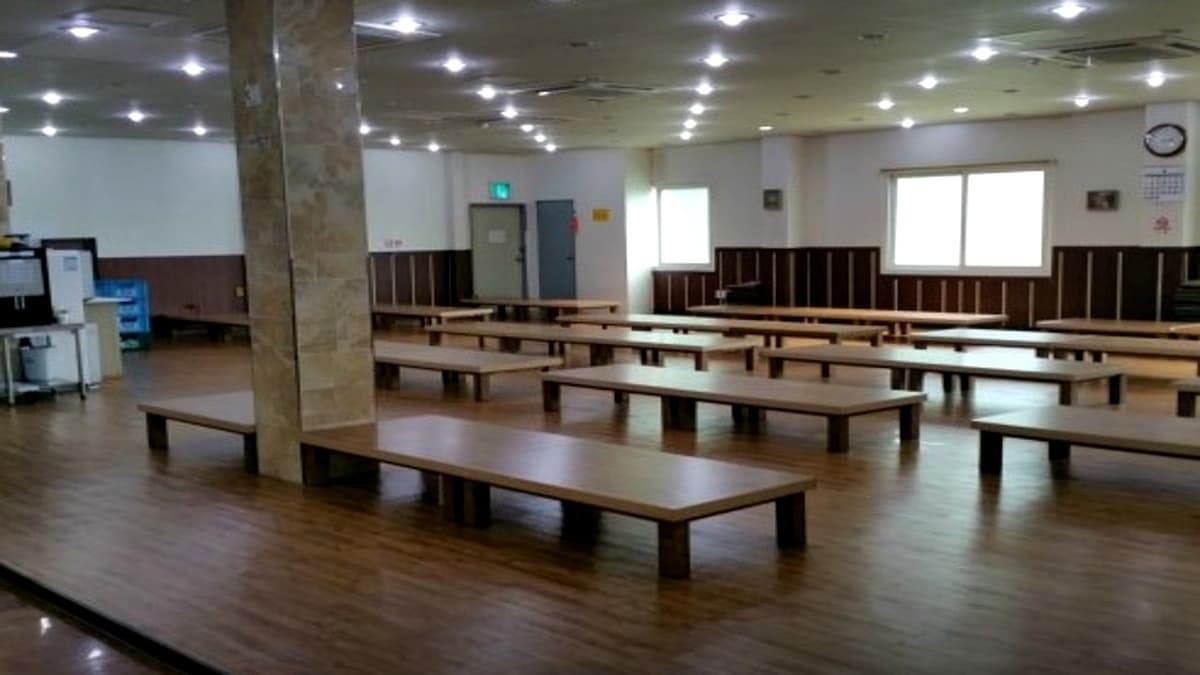 넓고 쾌적한 참사랑장례식장 식사 공간 참사랑장례식장 식당 내부