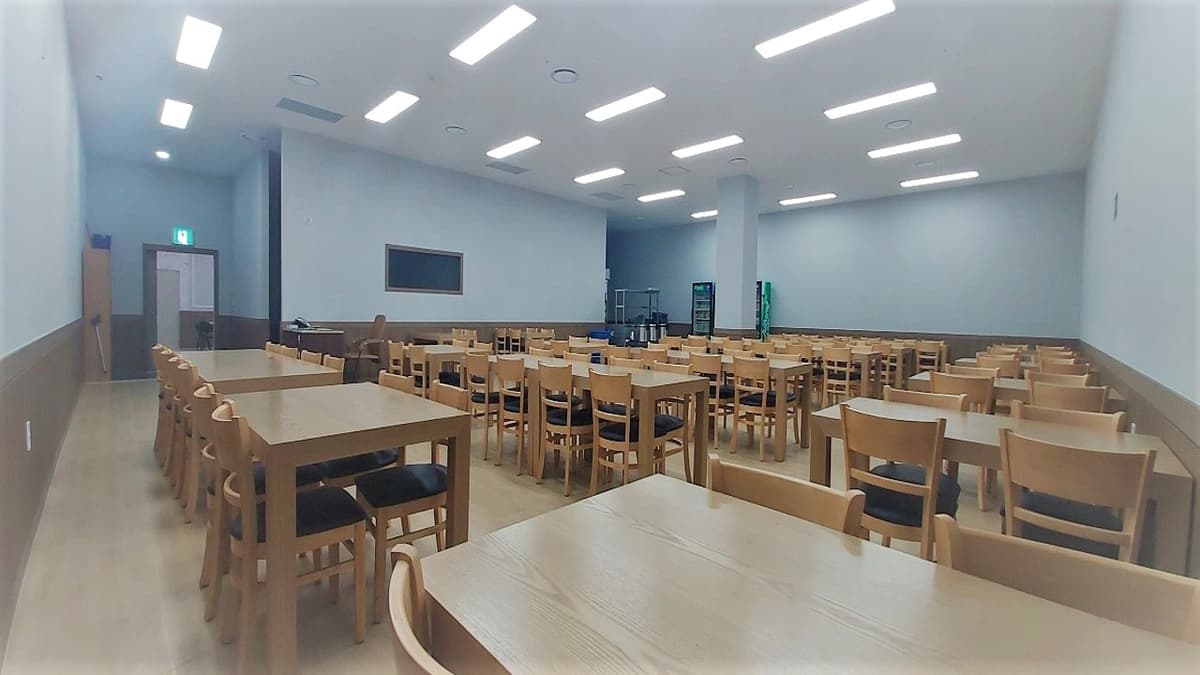 쾌적하고 넓은 장례식장 식사 공간 인천힘찬병원 장례식장 식당