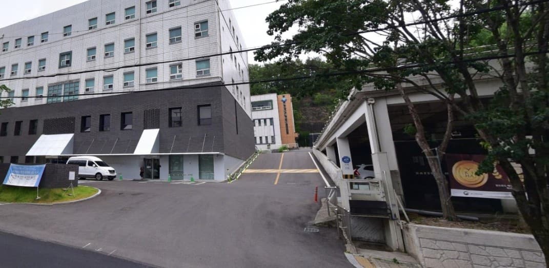 배성병원장례식장 외관 및 주차 공간 배성병원장례식장 외관 사진