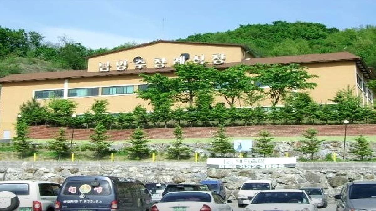 남양주장례식장 건물과 주차장 남양주장례식장 외관