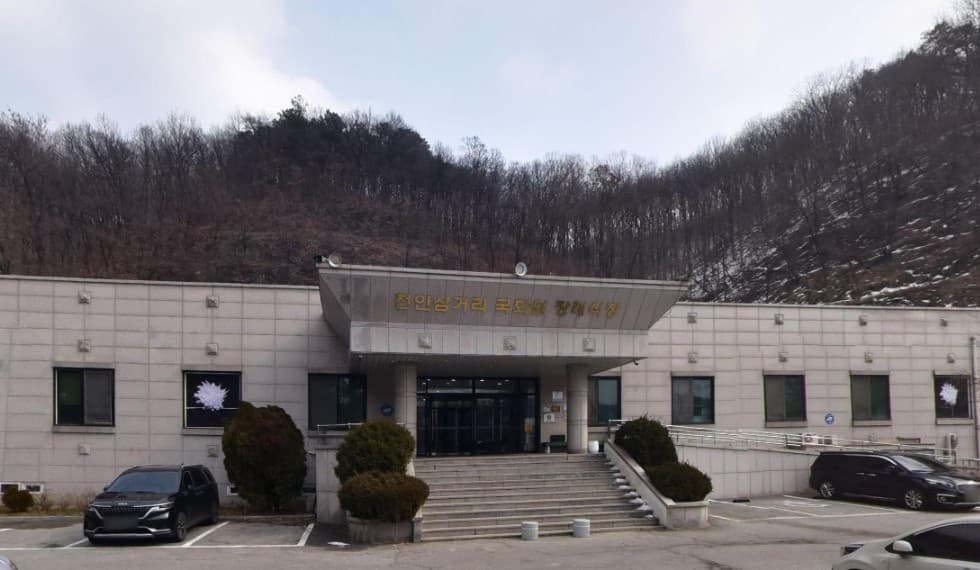 천안삼거리국화원장례식장 외관 천안삼거리국화원장례식장 정면 모습
