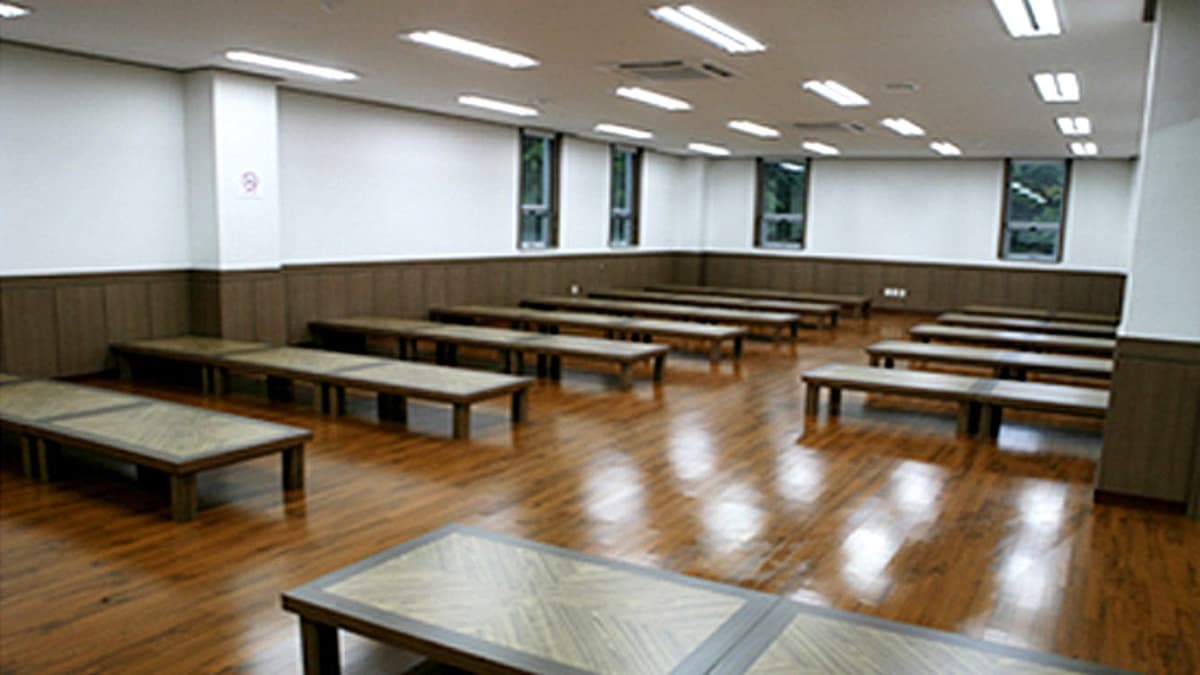 전통 좌식 형태의 청기와장례식장 식사 공간 청기와장례식장 송림점 좌식 식당
