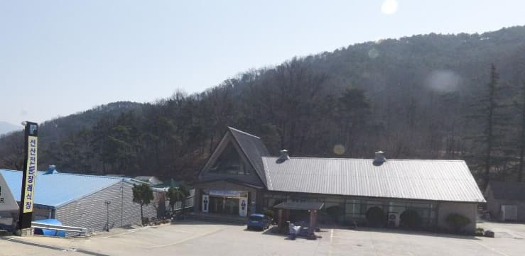 선산전문장례식장 외관 전경 선산전문장례식장의 전경을 담은 사진입니다.