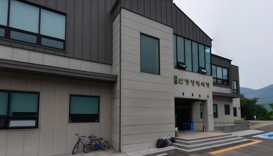 산청장례식장 현대적 외관 산청장례식장 정면 모습