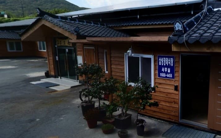 삼성장례식장 전통 건축 스타일 삼성장례식장의 외부 전경