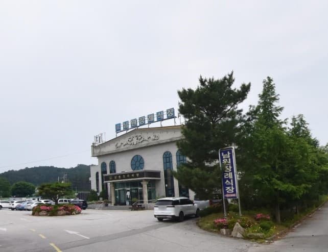 남원장례식장 외관 및 주차 공간 남원장례식장 외관 사진
