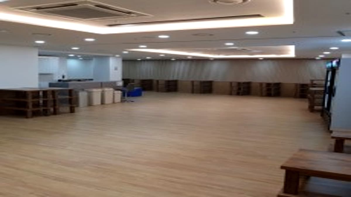 우리병원장례식장 대기실 내부 개방형 구조의 유족 대기 공간