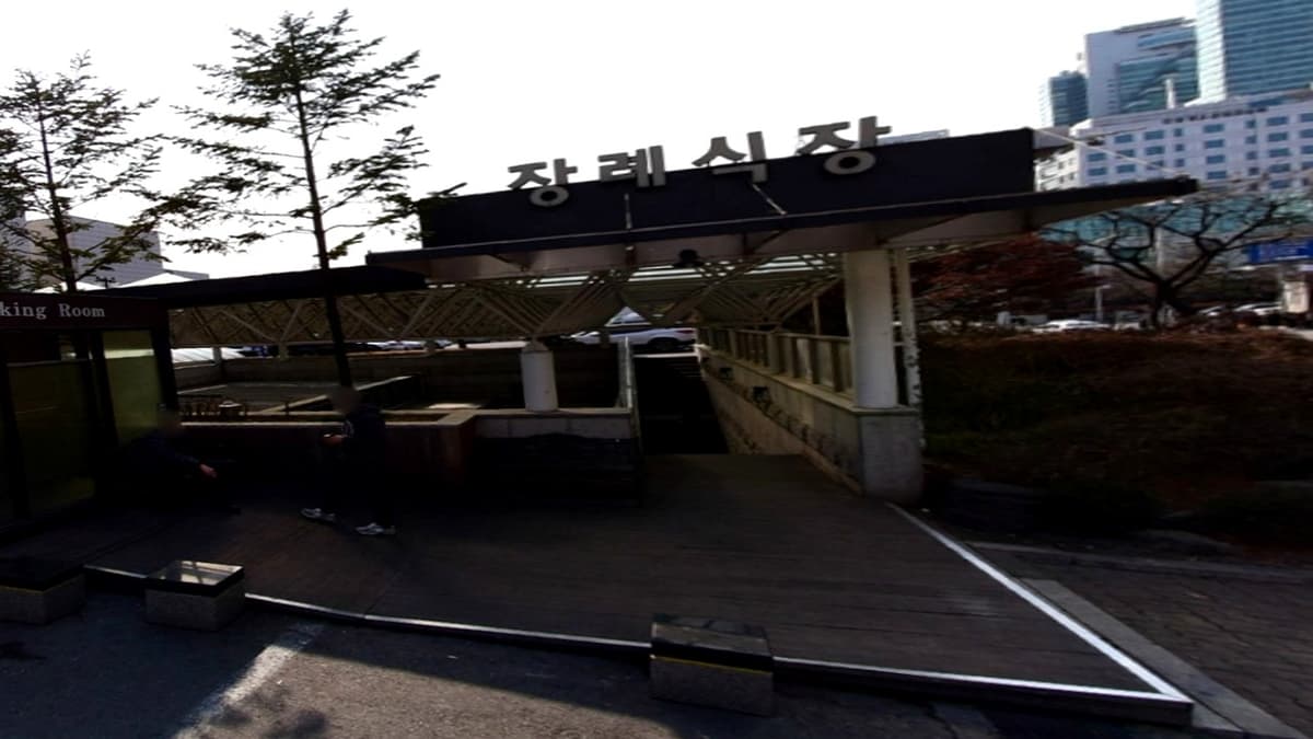 한림대성심병원 장례식장 외부 진입로 한림대성심병원 장례식장 입구 전면