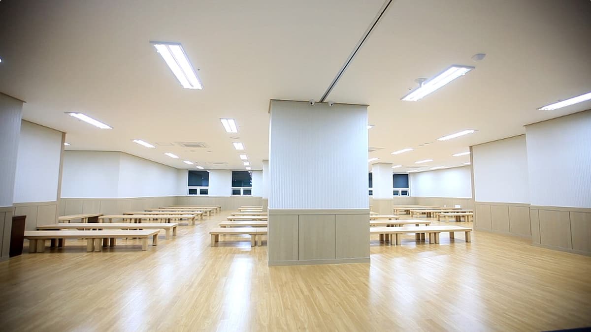 의정부장례예식장 접객실 전경 넓고 단정한 접객실 내부