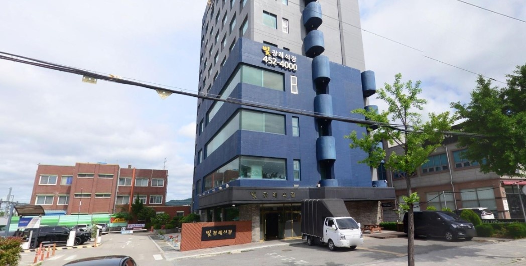 빛 장례식장 입구 모습.