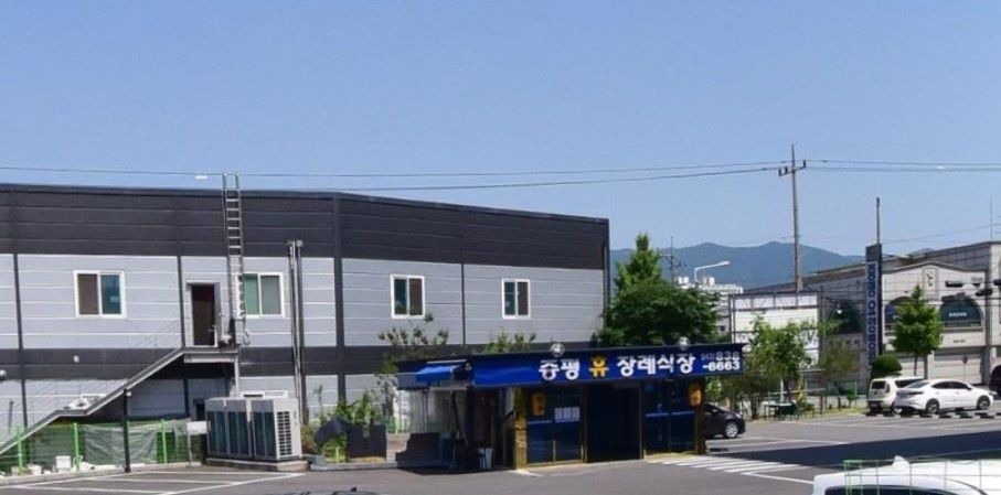 증평휴장례식장 외관과 주차장 모습