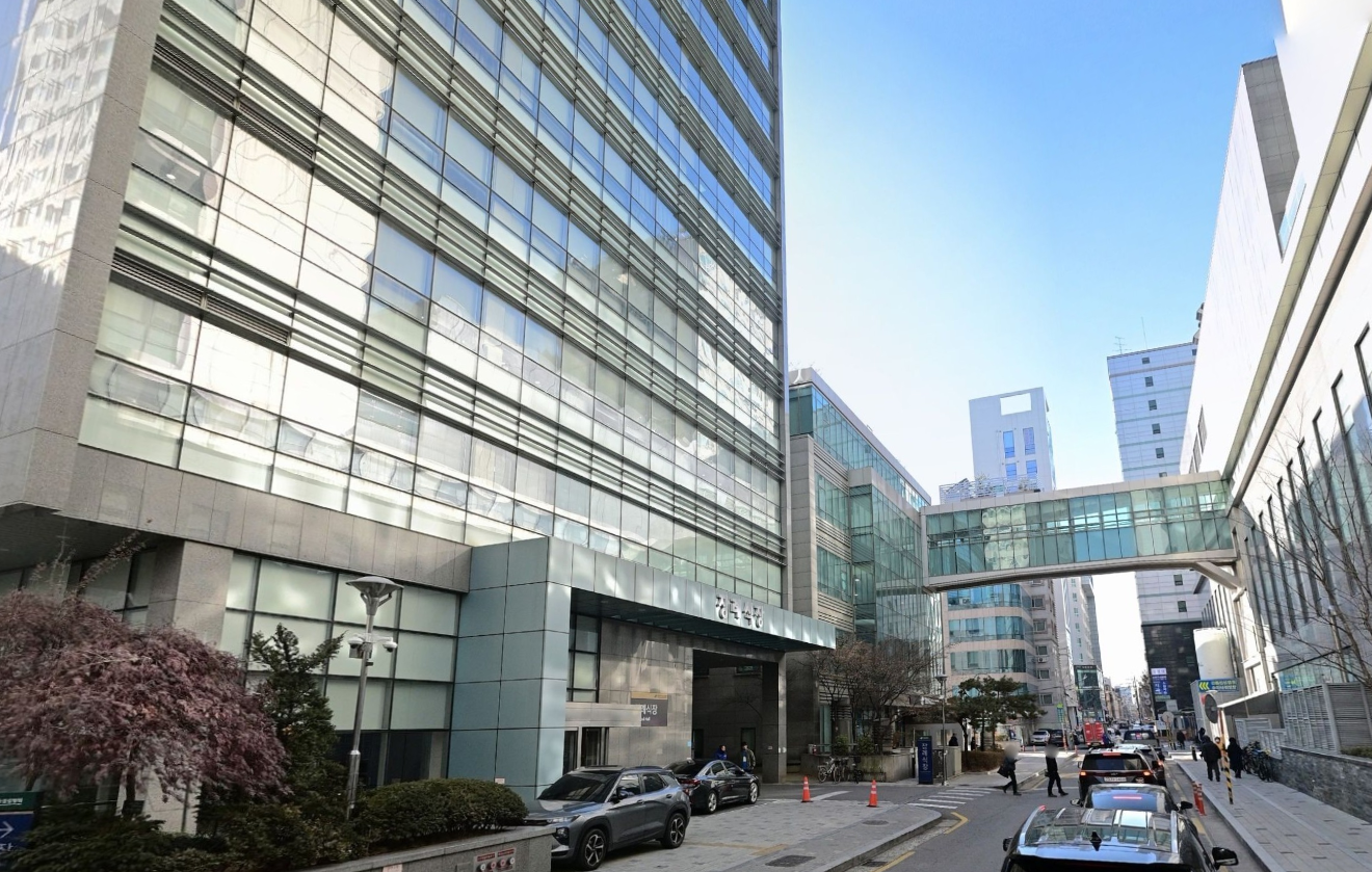 강동성심병원 장례식장 병원 본관과 연결 통로