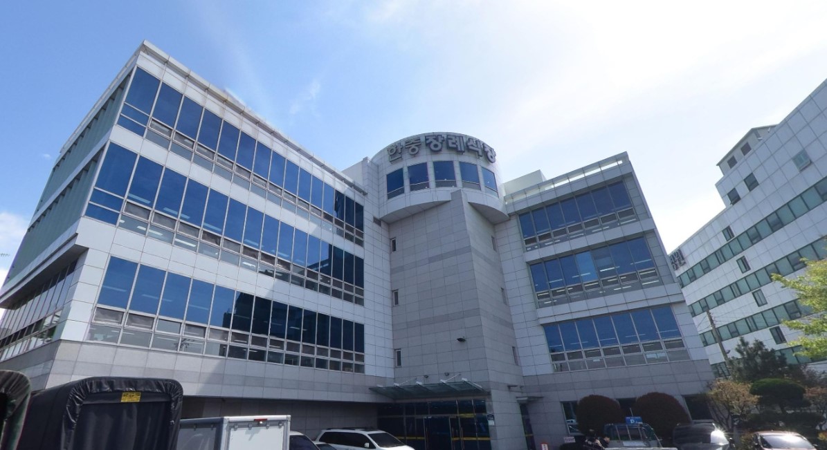 한중프라임장례식장 건물 외부와 입구