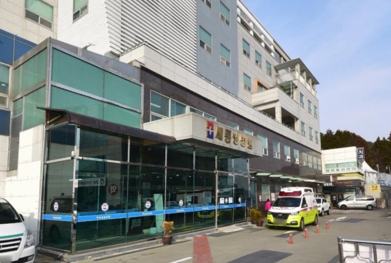 새통영병원장례식장 정면 모습.