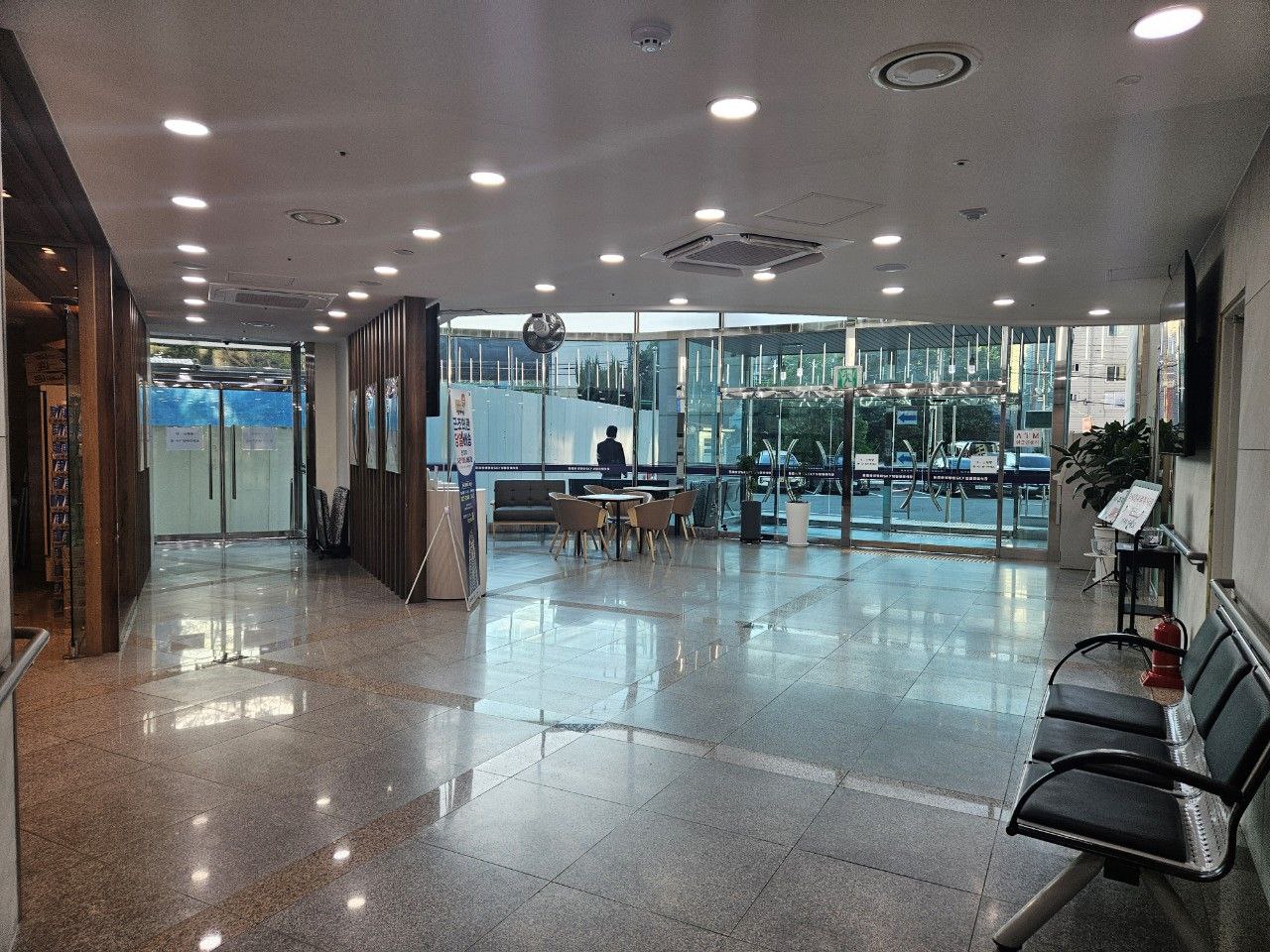 동래봉생병원장례식장 로비와 대기좌석