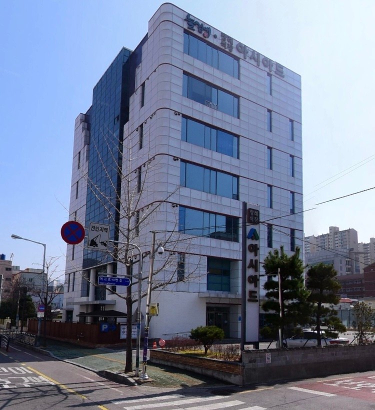 부산아시아드장례식장 건물과 도로, 안내 간판